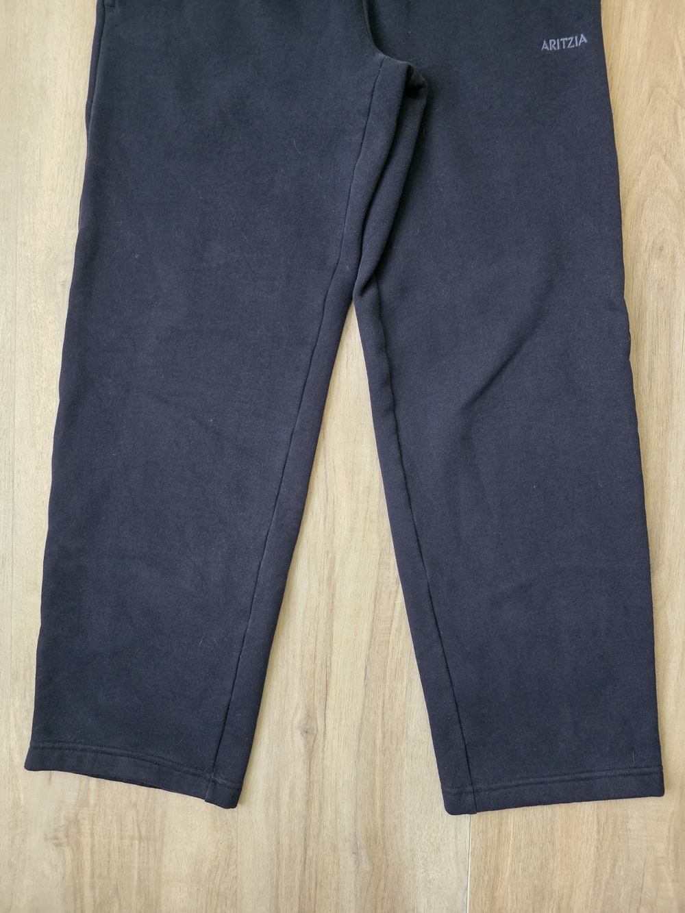 Aritzia Cozy Sweatfleece Mega Straight™ Sweatpant Size XS - Picture 3 of 16